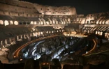 Le Colisée illuminé avant le Chemin de croix (Via Crucis) dans le cadre des célébrations de la Semaine Sainte, le 29 mars 2024 à Rome