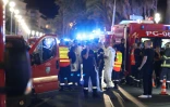 Policiers et pompiers sur la Promenade des Anglais où un camion a foncé le 14 juillet 2016 à Nice tuant 84 personnes