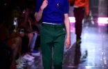 Un modèle présente la collection masculine printemps-été 2019 de Prada à Milan, le 17 juin 2018