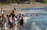 Mercredi 21 Septembre 20011


Hommage à Mathieu Schiller sur la plage de Boucan Canot
