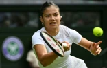 La Britannique Emma Raducanu contre la Française Caroline Garcia au 2e tour de Wimbledon, le 29 juin 2022 à Londres 