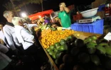 Samedi 1er octobre 2011 - Kudoro géant au marché de nuit de Saint-Denis en attendant le début du Kaloo bang (Photo image.re)