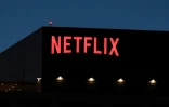 Avec plus de 282 millions d'abonnés fin septembre dans le monde, Netflix a réalisé 9,82 milliards de dollars de chiffre d'affaires au troisième trimestre 2024, pour un bénéfice net de 2,4 milliards de dollars