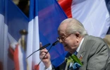 Jean-Marie Le Pen, président d'honneur exclu du FN, lors de son discours place des Pyramides le 1er mai 2016 à Paris