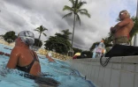 Jeudi 5 janvier 2012 - Alizée Morel, sociétaire de l'ONR (Ouest Natation Réunion) et de la sélection de La Réunion en compagnie de Philippe Lucas à la piscine du Port (Pboto image-reunion pour www.ipreuni