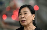 La militante pro-démocratie Chan Po-ying lors d'une interview avec l'AFP devant le centre de détention de Hong Kong où son mari Leung Kwok-hung est emprisonné, le 4 avril 2024