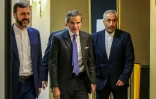Le chef de l'Agence internationale de l'énergie atomique (AIEA) Rafael Grossi (c) arrive pour une rencontre avec le ministre iranien des Affaires étrangères, le 14 novembre 2024 à Téhéran