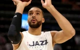 L'intérieur français du Utah Jazz Rudy Gobert à l'échauffement avant une rencontre de saison régulière NBA contre les Los Angeles Lakers à Salt Lake City le 4 décembre 2019. 