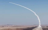 Une photographie diffusée le 20 mars 2025 par l'agence officielle nord-coréenne KCNA montre ce qui est présenté comme un essai de nouveaux missiles anti-aériens, à une date et en un lieu non précisés