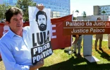 Manifestation en soutien à l'ancien président du Brésil Luiz Inacio Lula da Silva, devant le ministère de la Justice, à Brasilia, le 10 juin 2019