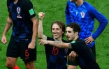 Les Croates Luka Modric (g) et Sime Vrsaljko exultent ils sont en finale du Mondial, le 11 juillet 2018 à Moscou  