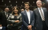 La maire de Paris Anne Hidalgo aux côtés des co-présidents de la candidature de Paris aux JO-2024, Tony Estanguet (c) et Bernard Lapasset, le 5 novembre 2015 lors d'une conférence de presse au Stade de France