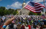 Des manifestants opposés aux politiques de Donald Trump à Atlanta, dans le sud-est des Etats-Unis, le 14 juin 2025