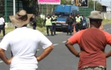 Lundi 20 février 2012 - Les transporteurs bloquent les abords de la SRPP au Port
