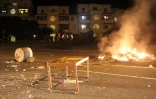 Le Port - Mercredi 22 février 2012 - Des émeutiers ont mis le feu à des voitures à l'intérieur de la concession Peugeot (Photo D.R)