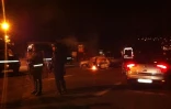 Jeudi 23 février 2012 - La Rivière des Galets (le Port) - Des manifestants ont incendié des voitures sur la chaussée