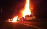 Jeudi 23 février 2012 - La Rivière des Galets (le Port) - Des manifestants ont incendié des voitures sur la chaussée