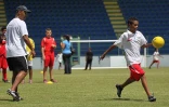 Mardi 13 mars 2012 - Les Black Stars, anciens joueurs professionnels de foot, sont allés  la rencontre des jeunes