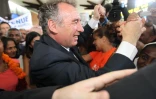 Dimanche 8 avril 2012 - Arrivée de François Bayrou à l'aéroport de Gillot