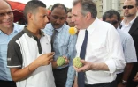 Dimanche 8 avril 2012 - François Bayrou au marché du Chaudron