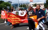 Mardi 24 avril 2012 - Manifestation du secteur automobile devant la concession Cotrans au Chaudron (photo Samia Omarjee)