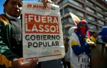 Une affiche "Lasso dehors !" lors d'une manifestation indigène à Quito, le 23 juin 2022 en Equateur