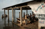 Des pêcheurs au bord du lac Tanganyika, le 16 mars 2022 à Bujumbura, au Burundi