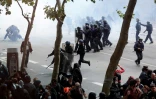 Affrontement entre policiers et manifestants contre la loi travail à Paris, le 14 juin 2016