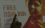 La photo d'Asia Bibi sur une affiche pour une campagne de soutien présentée par son mari Ashiq Masih le 27 septembre 2016 à Lahore 
