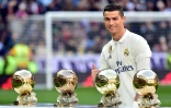 Cristiano Ronaldo avec ses quatre Ballons d'Or, le 7 janvier 2017 au stade Bernabeu avant le match Real Madrid - Grenade