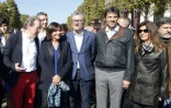 La maire de Paris Anne Hidalgo (2e G) prend la pose aux côtés du maire de Bristol Georges Ferguson (G), du maire de Bruxelles Yvan Mayeur (3e G), du maire de Sao Paulo Fernando Haddad (4e G) et de son épouse Ana Estela (D) à Paris le 27 septembre 2015