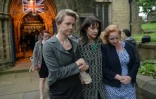 Les députées travaillistes Yvette Cooper et Rachel Reeves à l'issue d'une cérémonie en mémoire de Jo Co, le 16 juin 2016 à l'église Saint Peter's de Birstall