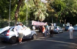 Jeudi 21 juin 2012 - Manifestation du collectif pour le maintien des activités dans le coeur de La Réunion devant le conseil général (photo Samia Omarjee)
