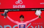 Le Néerlandais Mathieu Van der Poel premier maillot rose du Giro, le 6 mai 2022 à Visegrad (Hongrie)   