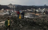 Des habitants de Goma au milieu des ruines de leurs maisons après la coulée de lave du volcan Nyiragongo, le 23 mai 2021 en RDC
