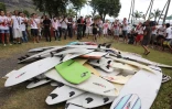 Saint-Denis - Jeudi 26 juillet 2012 - Rassemblement de surfeurs devant la préfecture pour demander des mesures de protection contre les requins