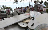 Saint-Denis - Jeudi 26 juillet 2012 - Rassemblement de surfeurs devant la préfecture pour demander des mesures de protection contre les requins