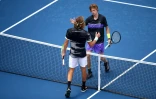 Le Russe Andrey Rublev (d) se qualifie pour le 2e tour de l'US Open en battant le Grec Stefanos Tsitsipas le 27 août 2019