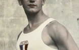 Tony Bertrand lors des championnats du monde de gymnastique en 1937 Ă Paris
