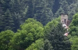 Un poste d'observation de l'armée indienne situé le long de la ligne de contrôle (LoC), au Cachemire indien, le 2 mai 2025