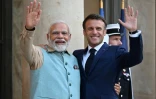 Le président français Emmanuel Macron (droite) et le Premier ministre indien Narendra Modi devant l'Elysée, le 13 juillet 2023 à Paris
