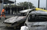 Gendarmes le 21 octobre 2015 devant des véhicules calcinés  à la gare de Moirans, lors de violences commises la veille par des gens du voyage