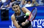 La Française Caroline Garcia pendant son match contre la Tunisienne Ons Jabeur en demi-finale de l'US Open, le 8 septembre 2022 à New York