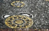 Détail d'une mosaïque des frères italiens Isidore et Vincent Odorico sur la façade de l'immeuble poirier, le 3 août 2018 à Rennes