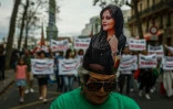 Des personnes manifestent contre le régime iranien place de la Bastille à Paris, le 16 septembre 2023, à l'occasion du premier anniversaire de la mort de Mahsa Amini en Iran