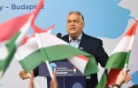 Le Premier ministre hongrois Viktor Orban s'adresse à la foule lors d'un meeting de campagne à Budapest, le 23 mars 2026, avant les élections législatives du 12 avril 2026