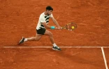 L'Espagnol Carlos Alcaraz lors de sa demi-finale du tournoi de Roland-Garros 2025 contre l'Italien Lorenzo Musetti, à Paris, le 6 juin 2025