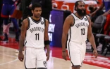 Kyrie Irving et James Harden des Brooklyn Nets contre les Detroit en NBA le 9 février 2021 à la Little Caesars Arena à Detroit
