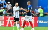 L'Argentin Lionel Messi et le Français Kylina Mbappé en 8e de finale du Mondial-2018 à Kazan (Russie), le 30 juin 2018