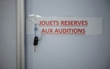 La porte de la salle d'audition de l'unité d'accueil pour enfants en Danger (Uaped) installée dans le centre hospitalier sud francilien (CHSF) à Corbeil-Essonnes, près de Paris, le 30 juin 2026